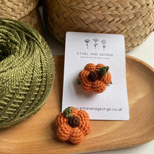Load image into Gallery viewer, Pumpkin Brooch
